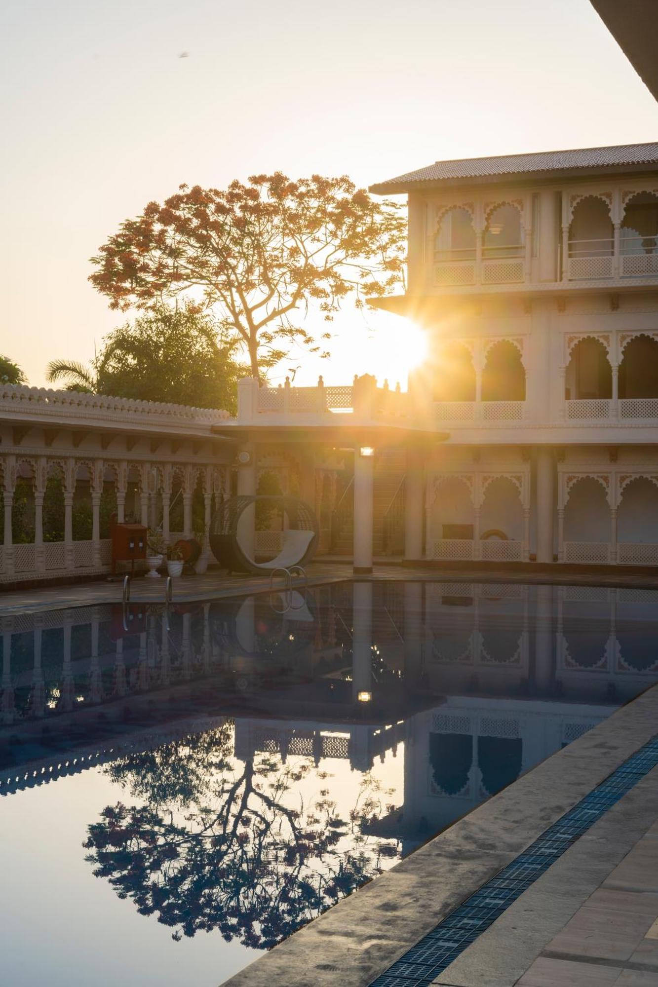 Holiday Resort & Spa A Unit Of S Poddar Group Gāndhīdhām 外观 照片