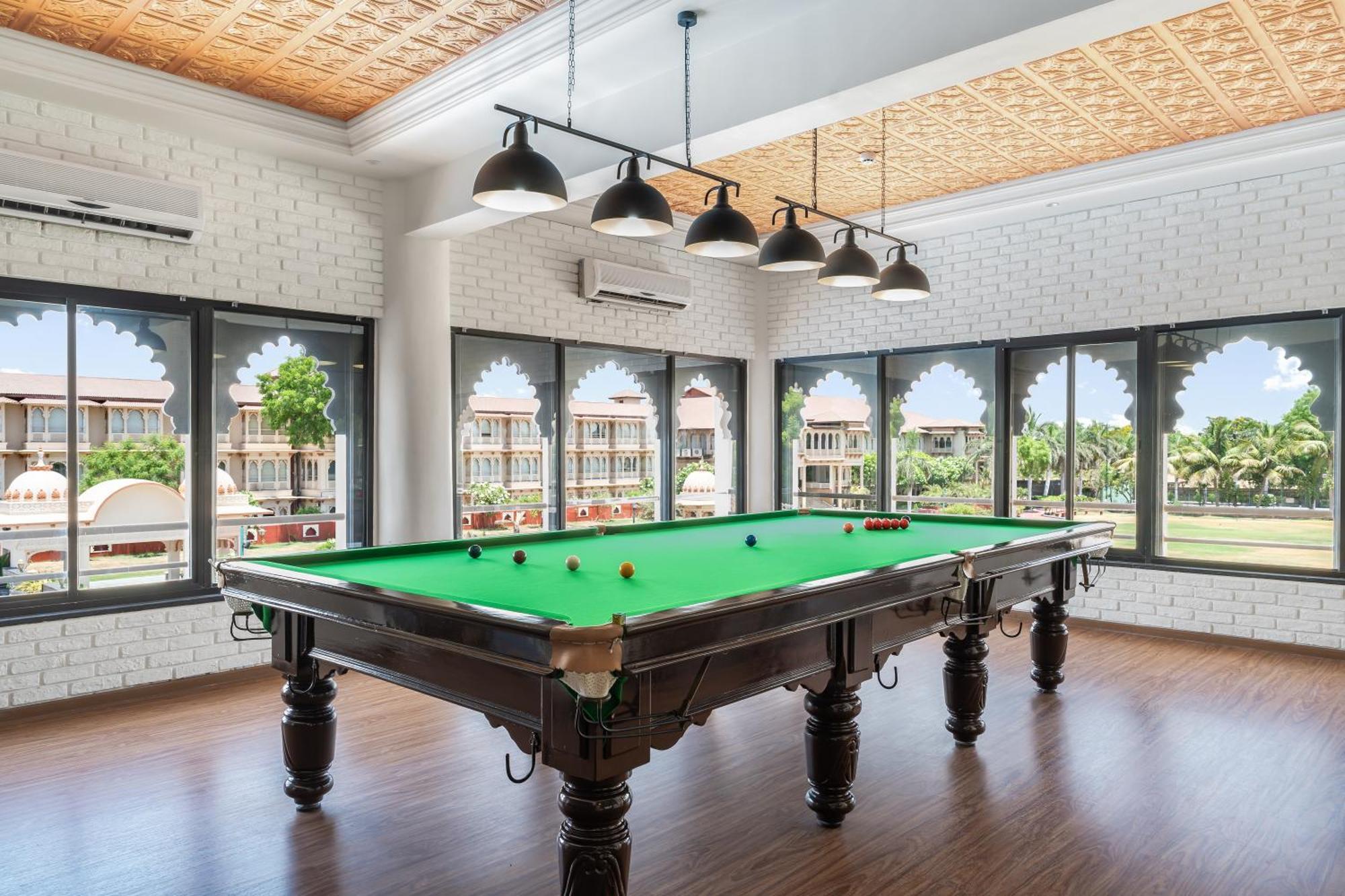 Holiday Resort & Spa A Unit Of S Poddar Group Gāndhīdhām 外观 照片