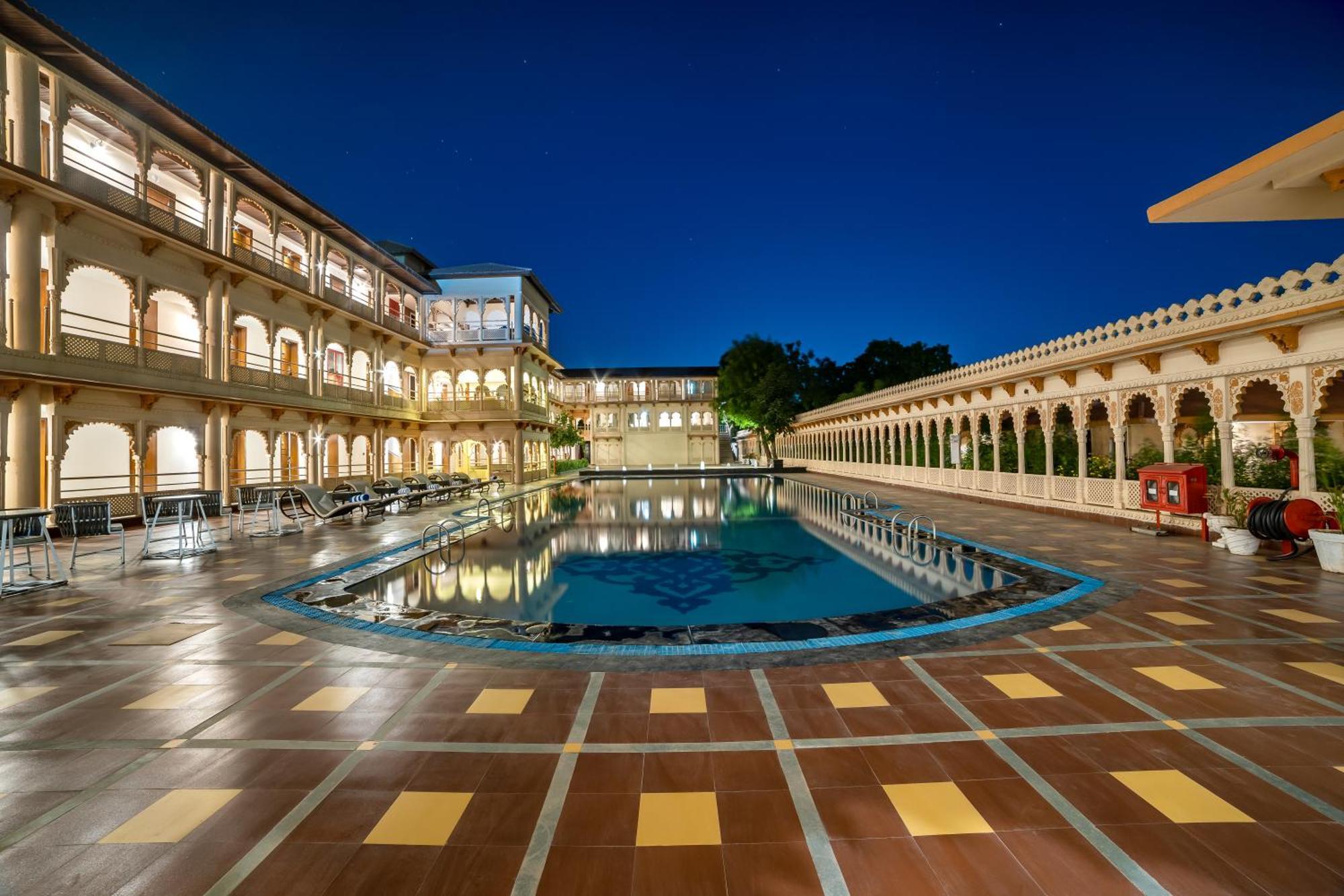 Holiday Resort & Spa A Unit Of S Poddar Group Gāndhīdhām 外观 照片
