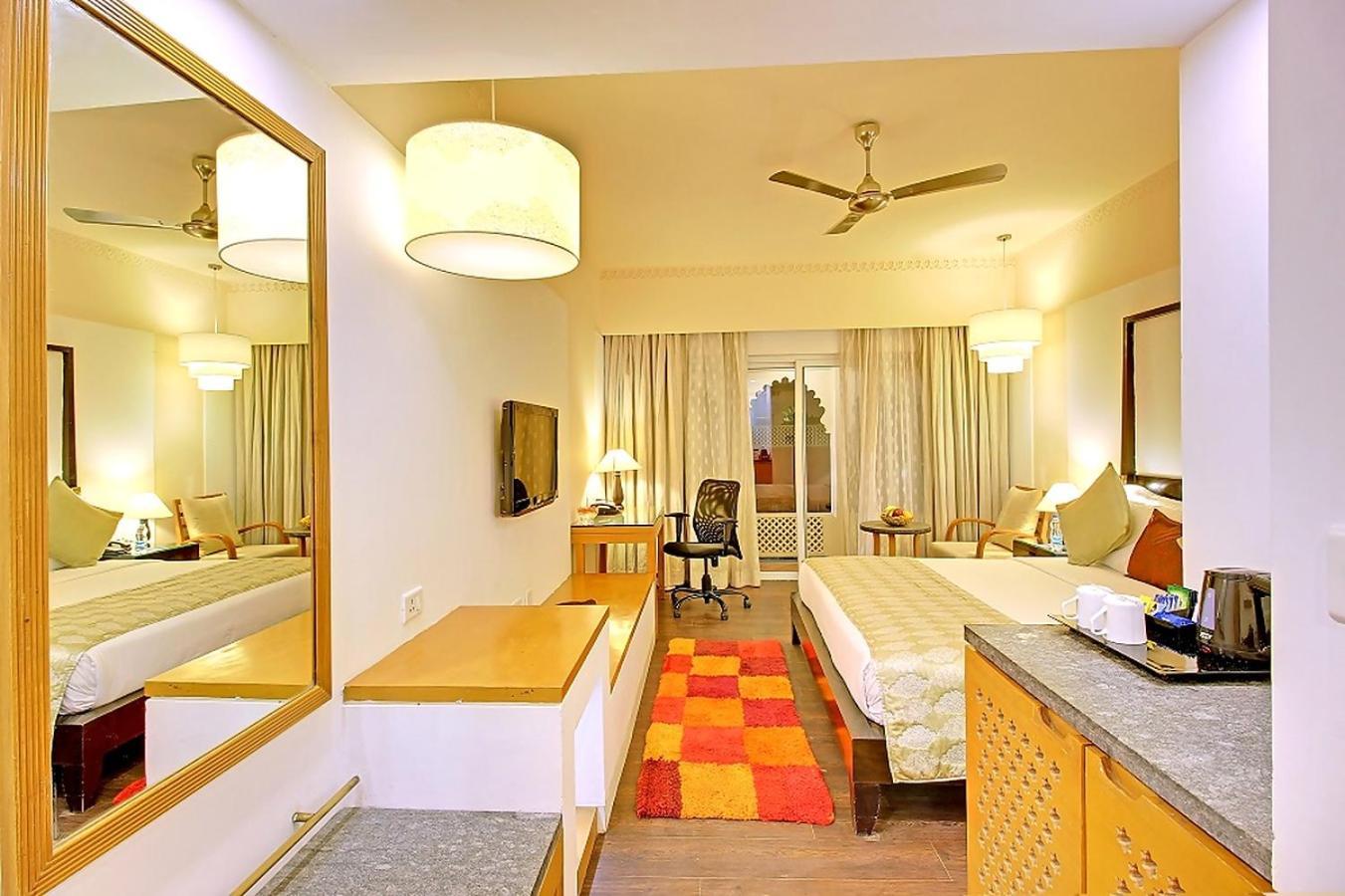 Holiday Resort & Spa A Unit Of S Poddar Group Gāndhīdhām 外观 照片